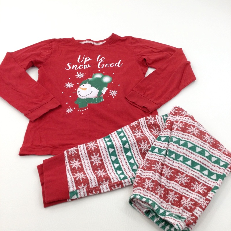 'Up To Snow Good' Red, Green & White Pyjamas - Boys/Girls 9-10 Years