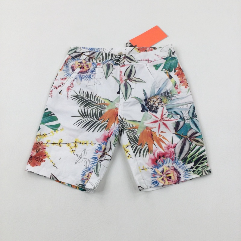 **NEW** Colourful Flowers White Cotton Shorts - Boys 5-6 Years