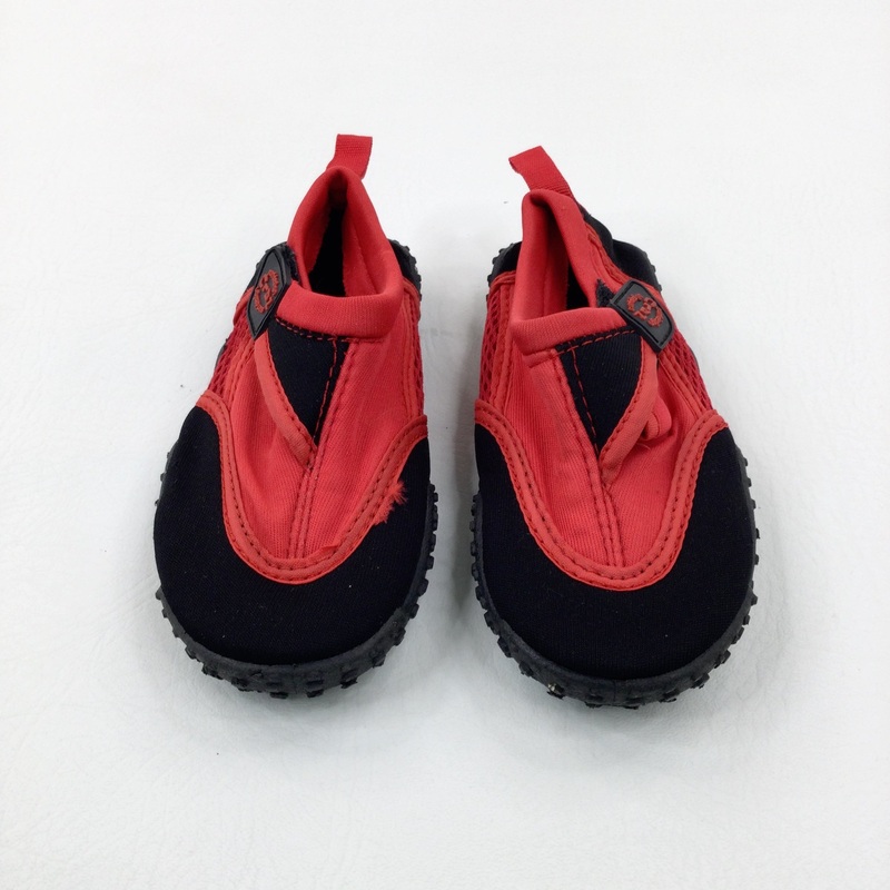 Black & Red Beach Shoes - Boys/Girls - Shoe Size 8