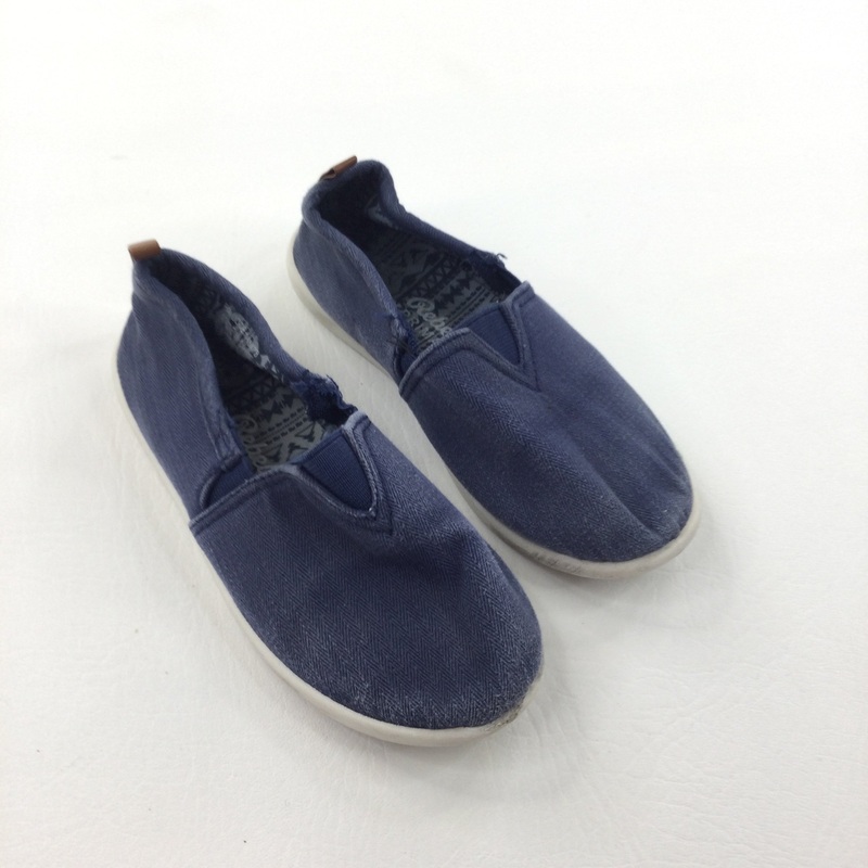 Blue Canvas Shoes - Boys/Girls - Shoe Size 10