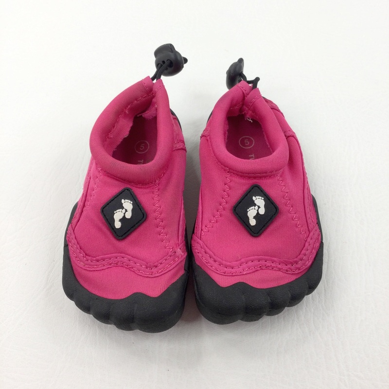 Black & Pink Beach Shoes - Girls - Shoe Size 5