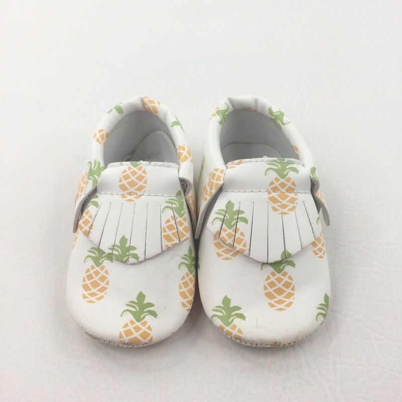 Pineapples White Leather Moccasins - Boys/Girls - Shoe Size 5